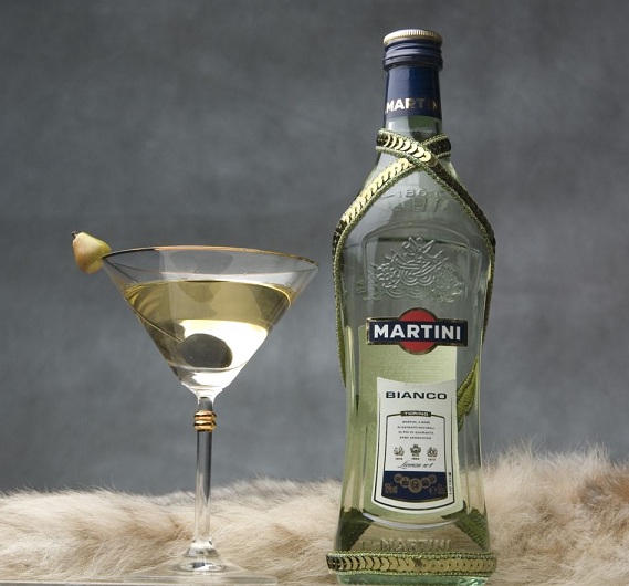 http://alcofan.com/wp-content/uploads/2013/06/bokal-dlya-martini.jpg