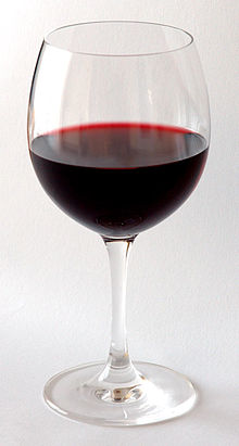 красное виноградное вино фото