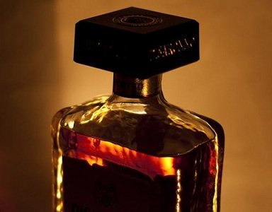 butylka-amaretto бутылка Амаретто с квадратным колпачком