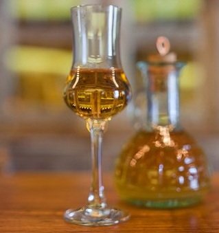 nastojka-vodki-na-kurage фото домашней настойки из кураги на водке