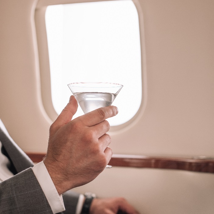 Можно пить в самолете
