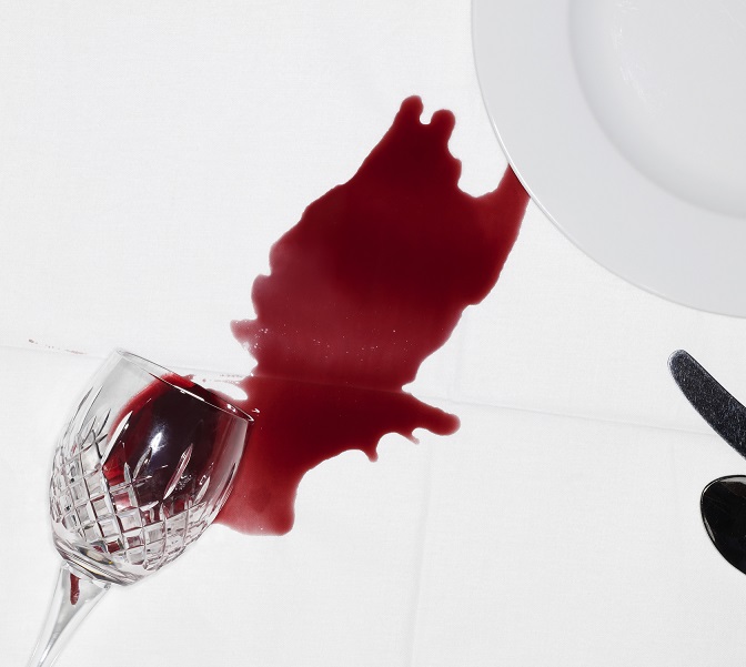 как отстирать вино из скатерти