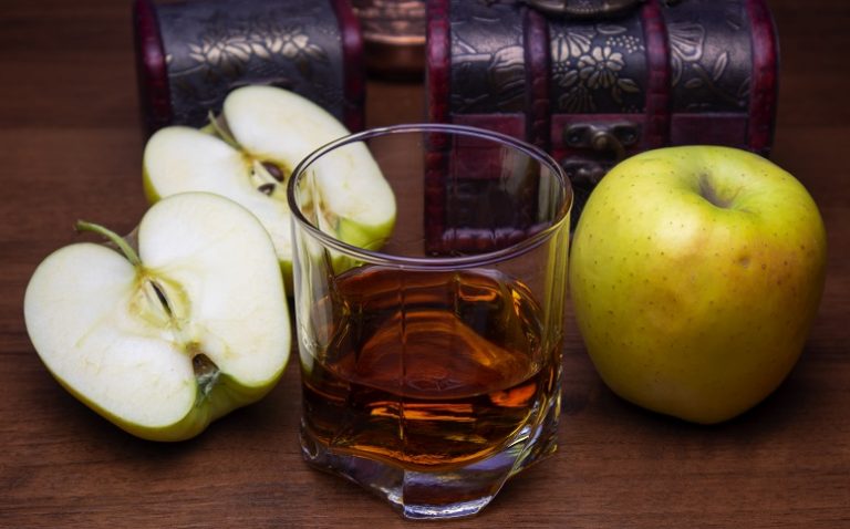Коктейль Яблочный виски (Apple Whisky): пропорции и рецепт