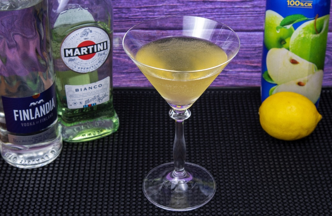 фото Яблочного Мартини с водкой и лимонным соком