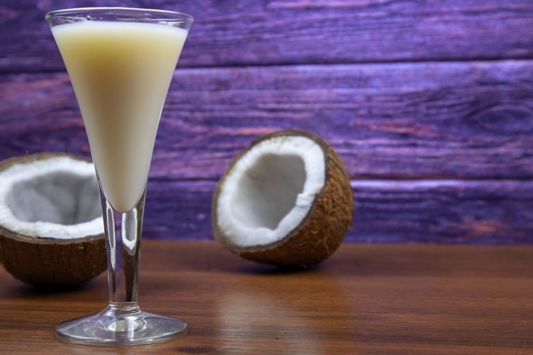 Ликёр Пина Колада (Pina Colada): как пить и домашний рецепт