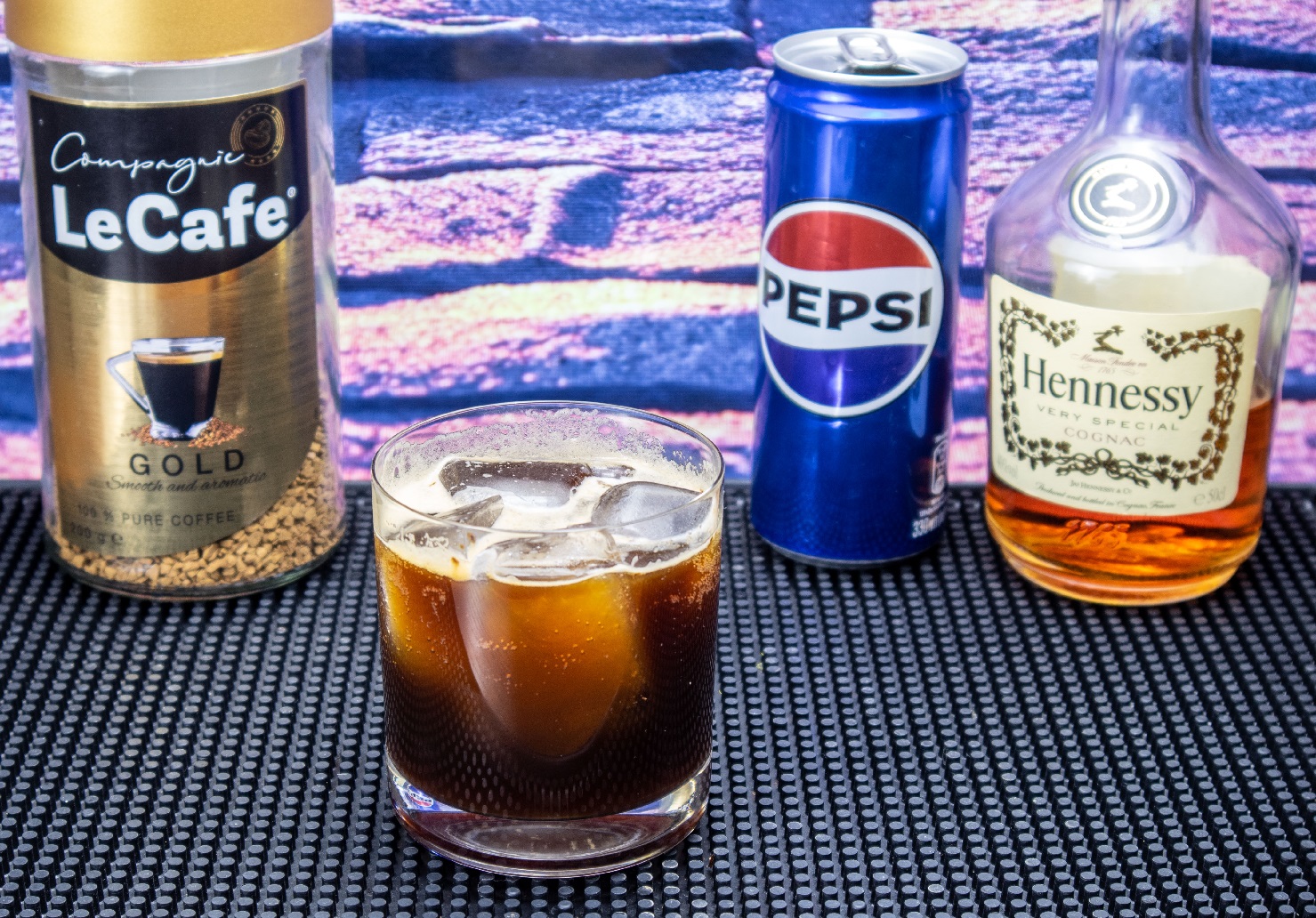 фото коктейля из коньяка, кофе и колы