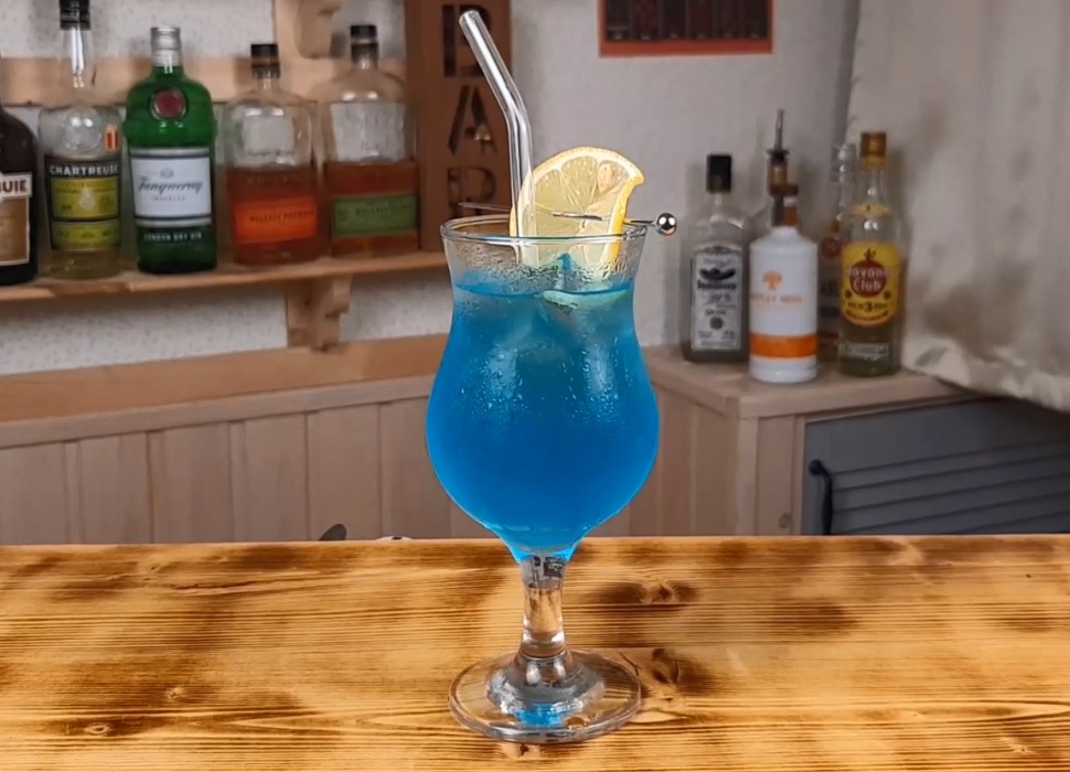 фото домашнего коктейля Голубая Лагуна