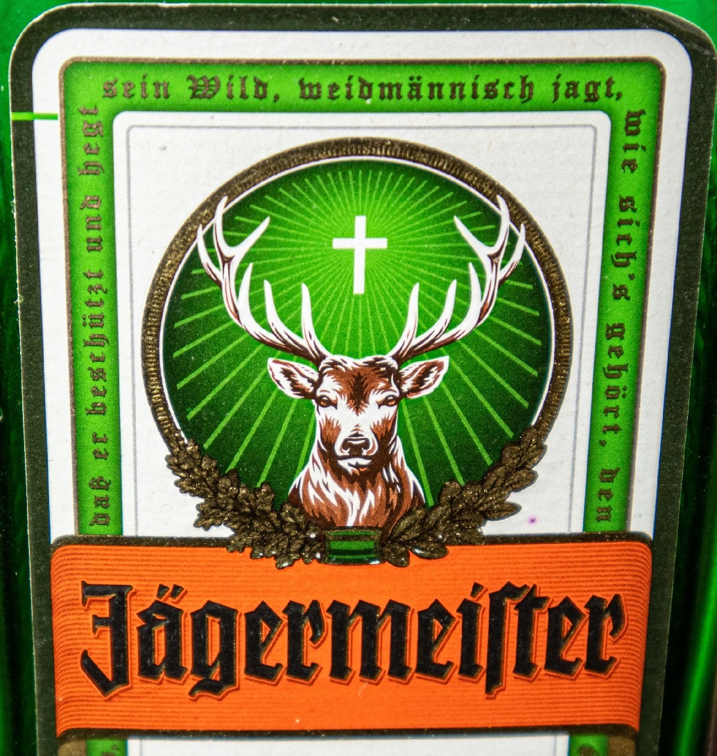 зачем олень изображён на этикетке Егермейстера