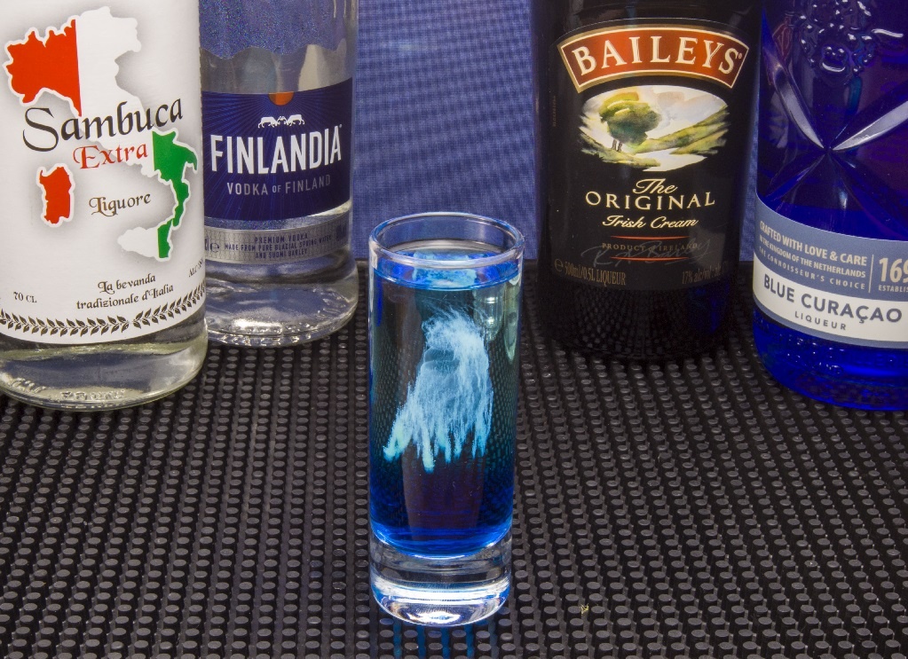фото алкогольного коктейля Голубая медуза