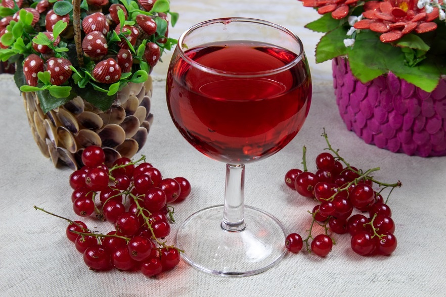 Как приготовить вино из красной смородины в домашних условиях: проверенные рецепты