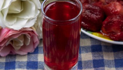 домашняя клубничная наливка