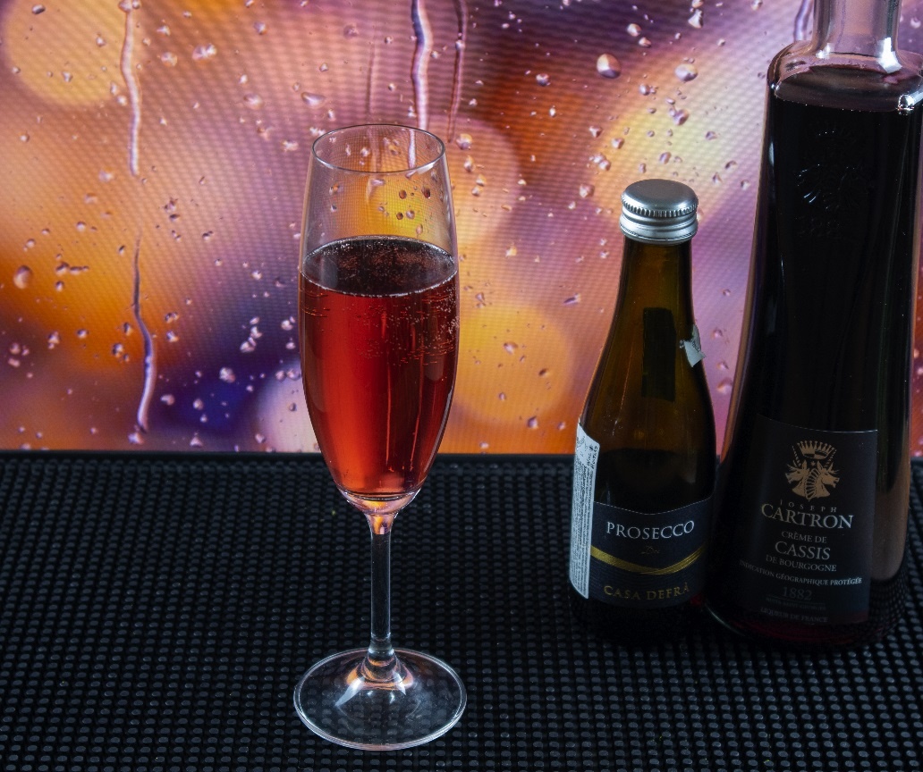 фото коктейля Кир Рояль с шампанским
