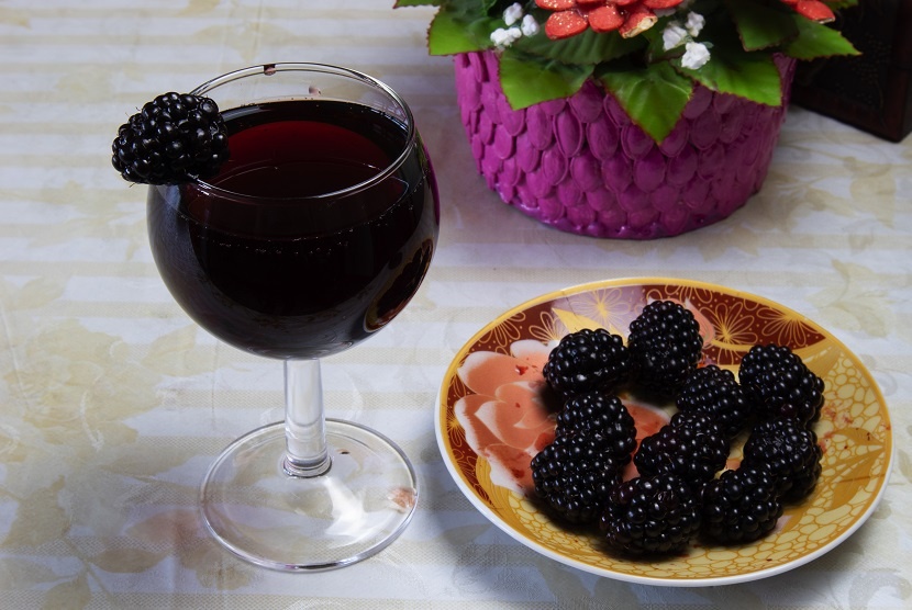 Вина и настойки из шелковицы: 5 рецептов в домашних условиях