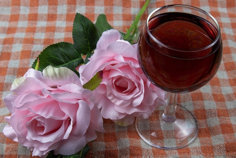 фото вина из лепестков розы