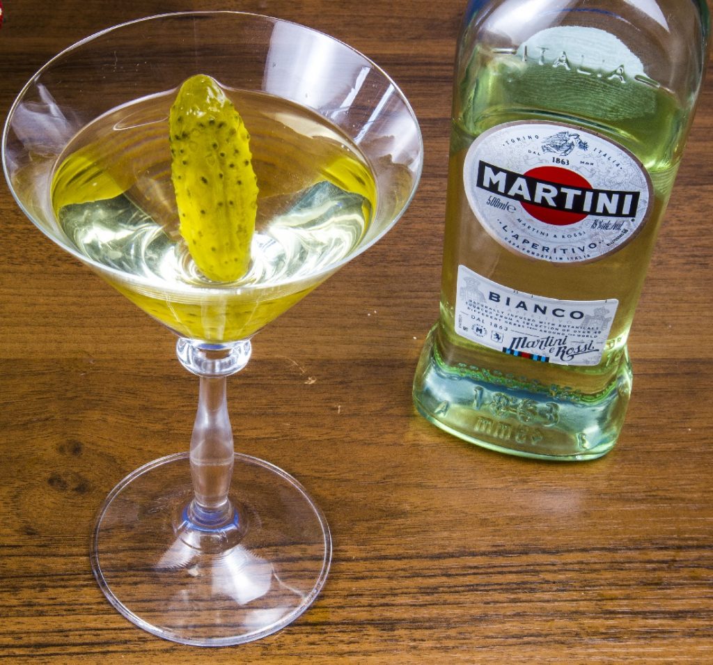 Как пить Мартини Бьянко (Martini Bianco): правила и коктейли