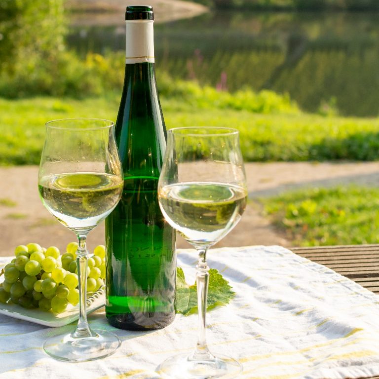 Вино Рислинг (Riesling): особенности, виды, правила подачи