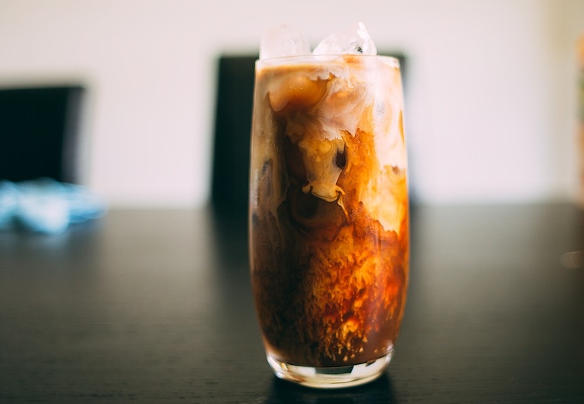 фото энергетического коктейля с кофе, колой и водкой