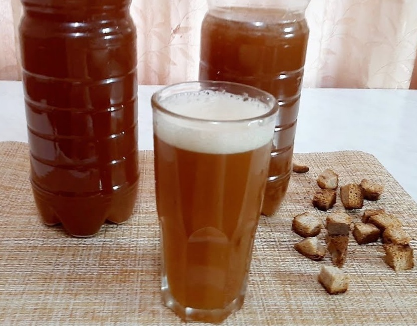 фото бездрожжевого кваса на изюмной закваске