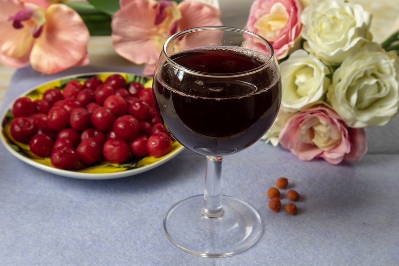 вино из вишни с косточками