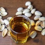 фото фисташковой настойки из скорлупы