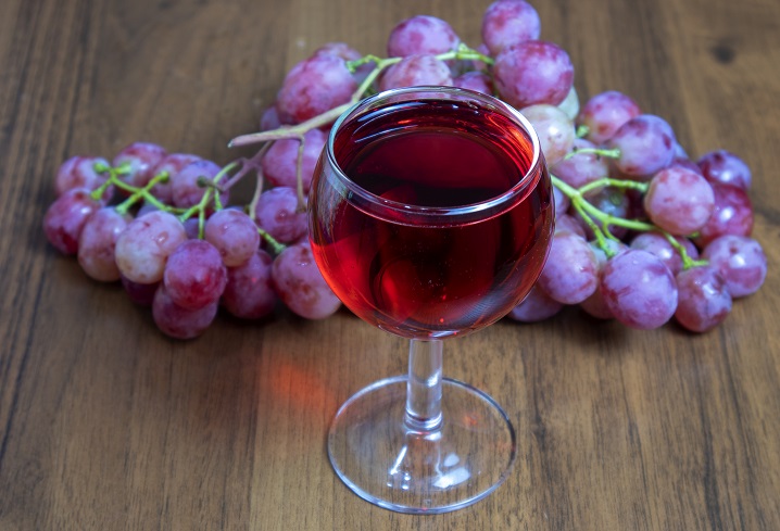 фото вина из винограда Лидия