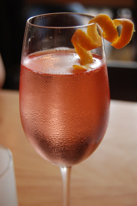 фото Амаретто с апельсиновым соком и шампанским