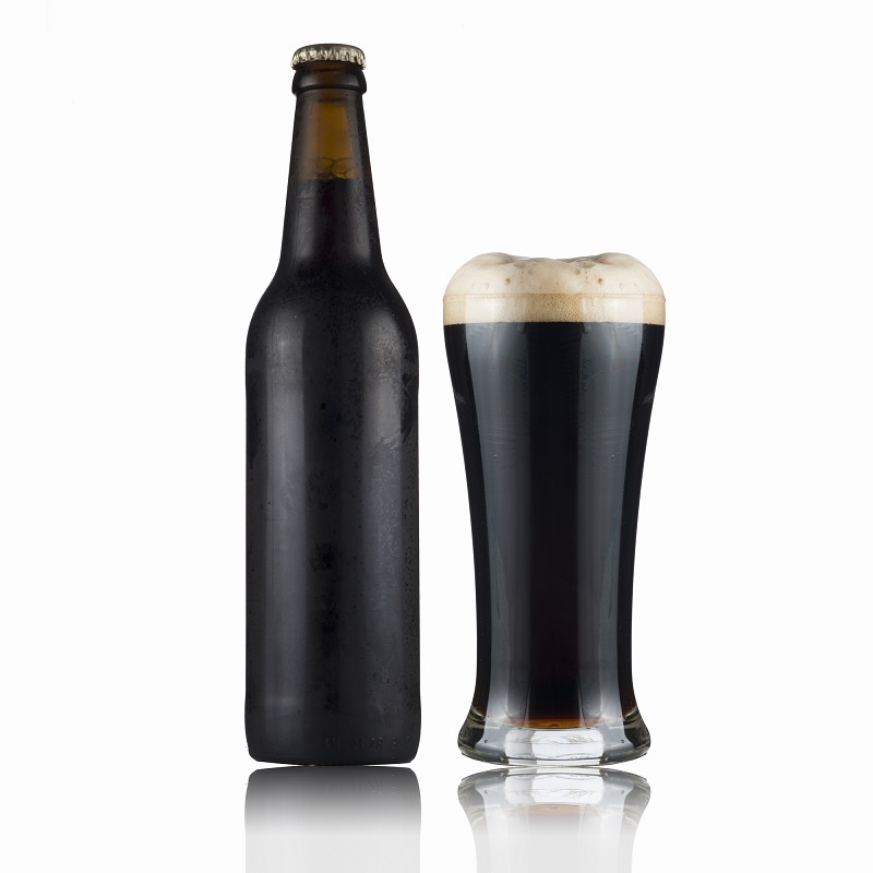 Темное пиво бутылка. Темное пиво в бутылках. Бутылка пивная темная. Темное пиво бутылочное. Пивные бутылки на белом фоне.