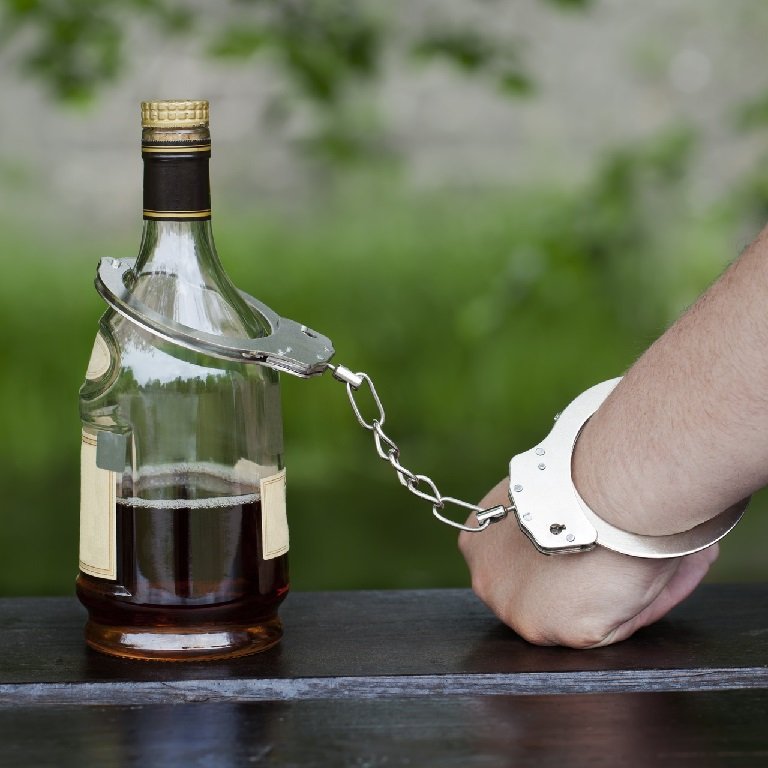 Причины алкоголизма у мужчин, женщин, детей и подростков