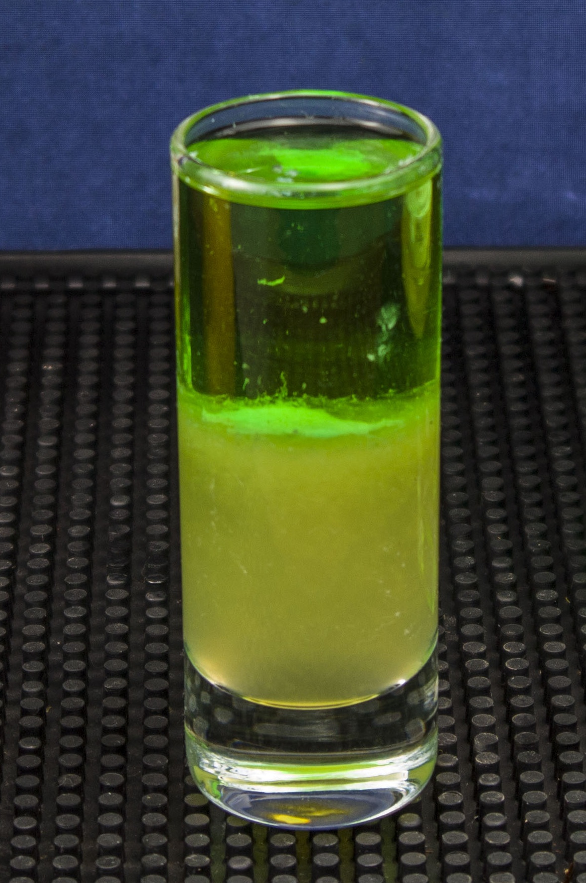 фото шота с мёдом и абсентом