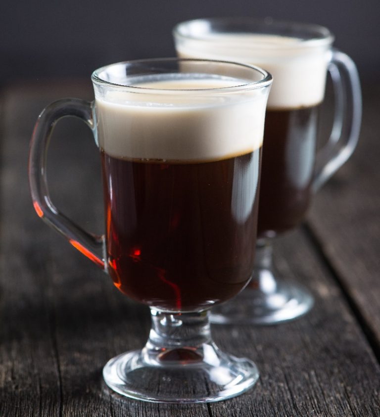 https://alcofan.com/wp-content/uploads/2018/09/koktejl-irish-coffee-768x843.jpg