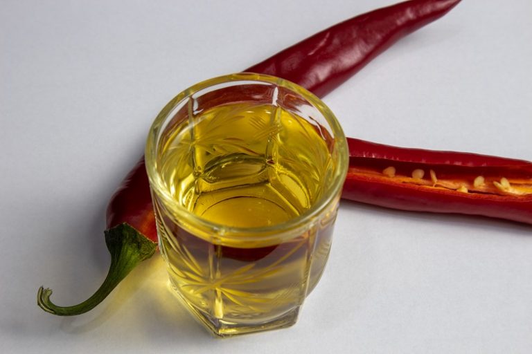 Настойка стручкового перца – рецепт и применение