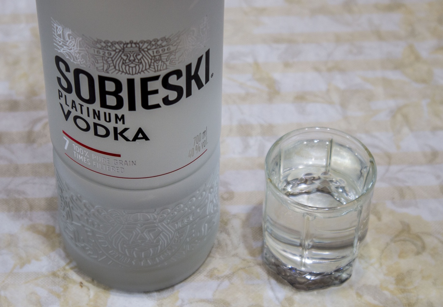 фото водки Собески Платинум