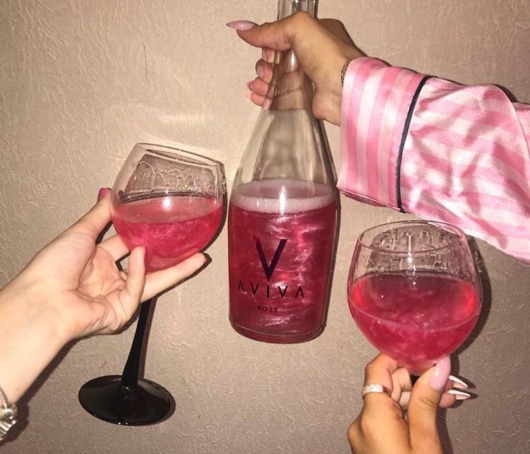 фото розового шампанского с блестками