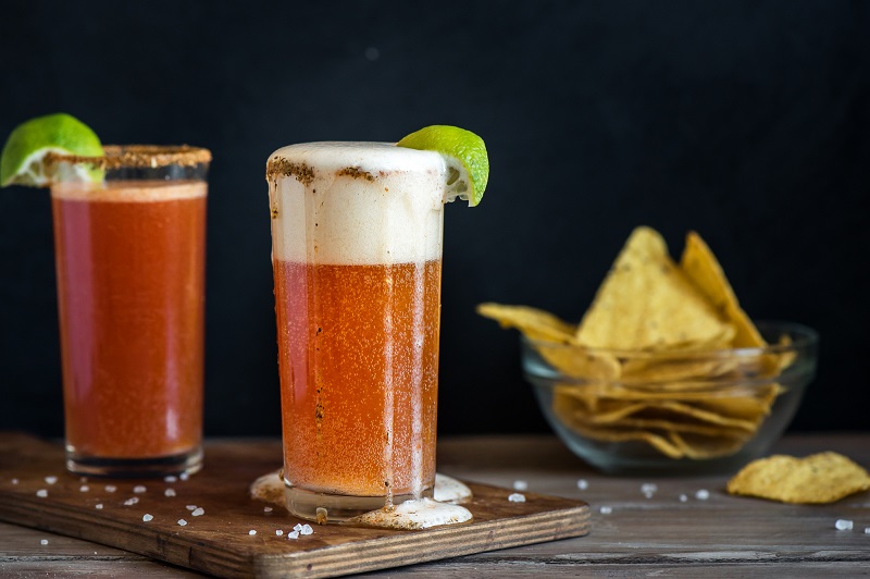 мексиканский пивной коктейль Мичелада