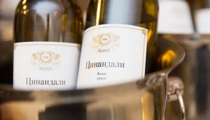 фото бутылки вина Цинандали