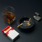 почему тянет курить после спиртного