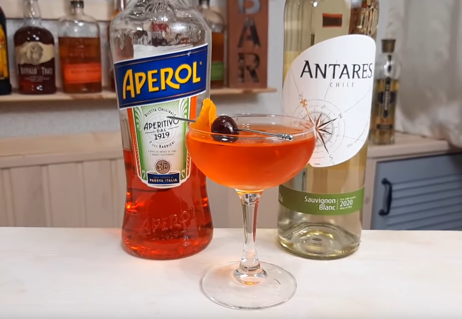 koktejl s aperolem i vinom