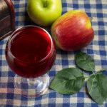 фото вина из черноплодной рябины и яблок