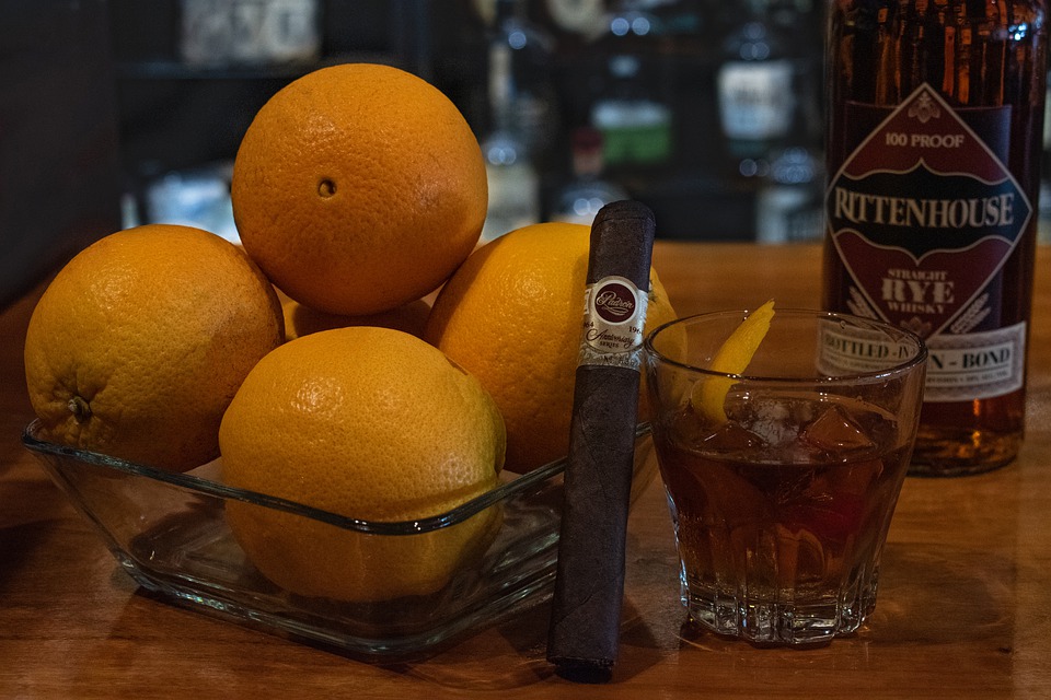 фото коктейля с ржаным виски Old Fashioned