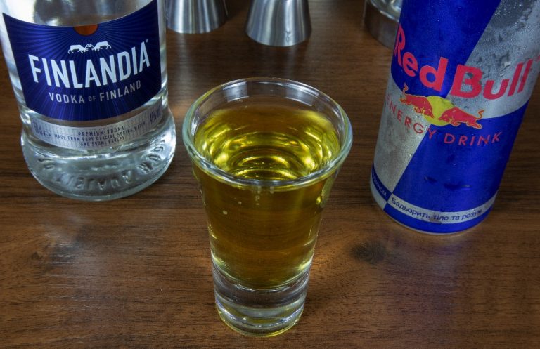 Шоты с водкой – топ 10 простых рецептов коктейлей для дома