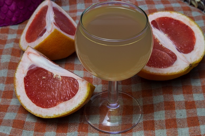 фото грейпфрутового вина, сделанного в домашних условиях