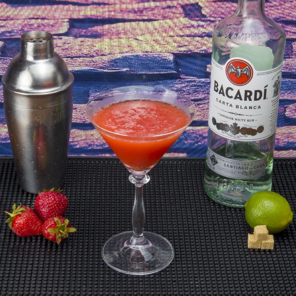 Коктейль Клубничный Дайкири (Strawberry Daiquiri): рецепт