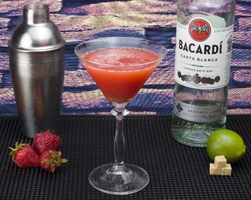 Коктейль Клубничный Дайкири (Strawberry Daiquiri): рецепт