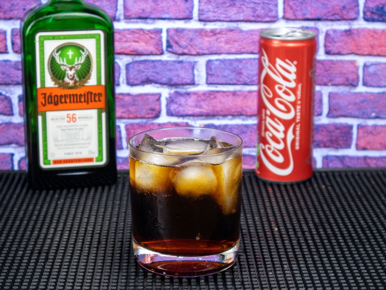 фото коктейля Егермейстер с колой