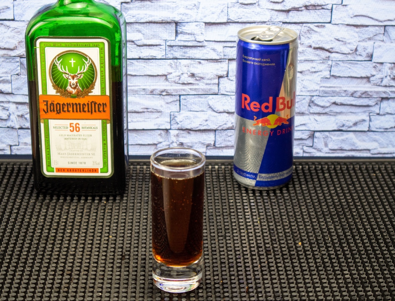 фото шота с Егермейстером и энергетиком